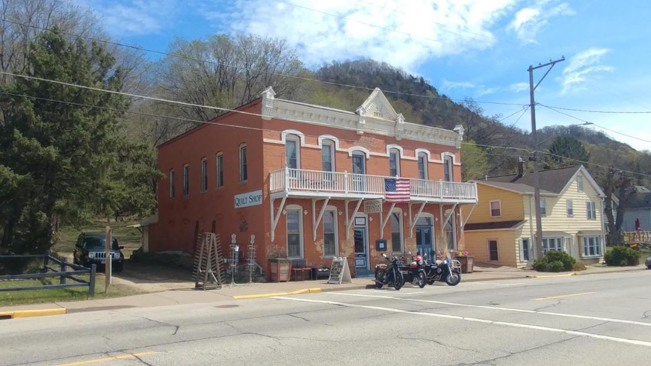 The Burlington Hotel & Bar - Alma Wi Exterior foto